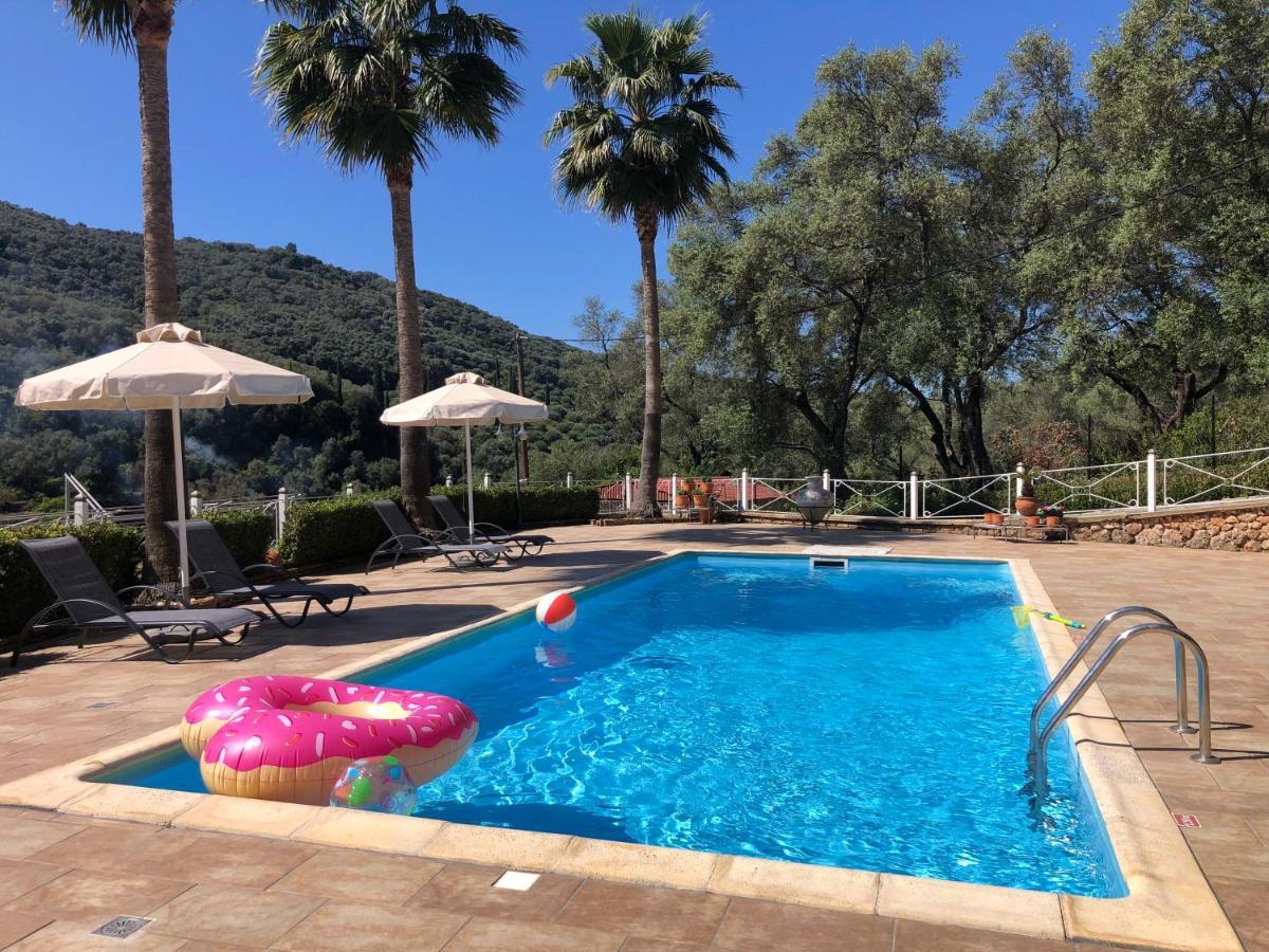 Aparthotel Golden Sun Parga Esterno foto
