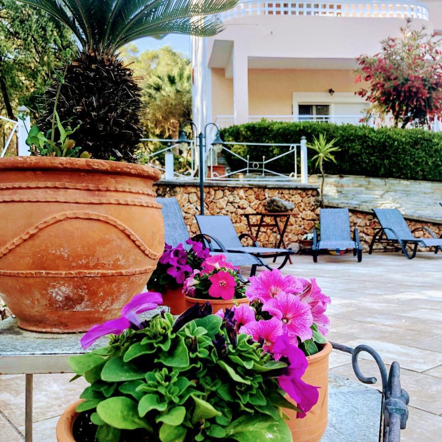 Aparthotel Golden Sun Parga Esterno foto
