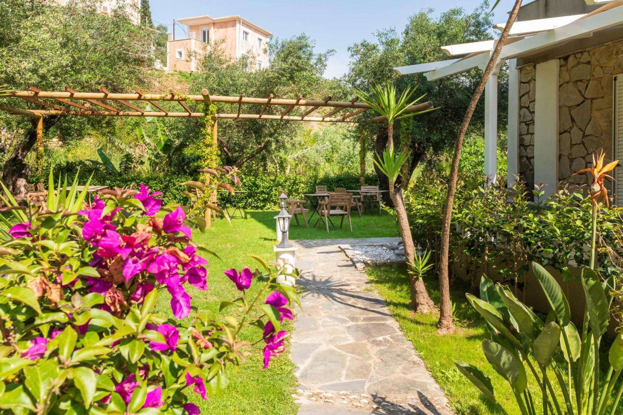 Aparthotel Golden Sun Parga Esterno foto