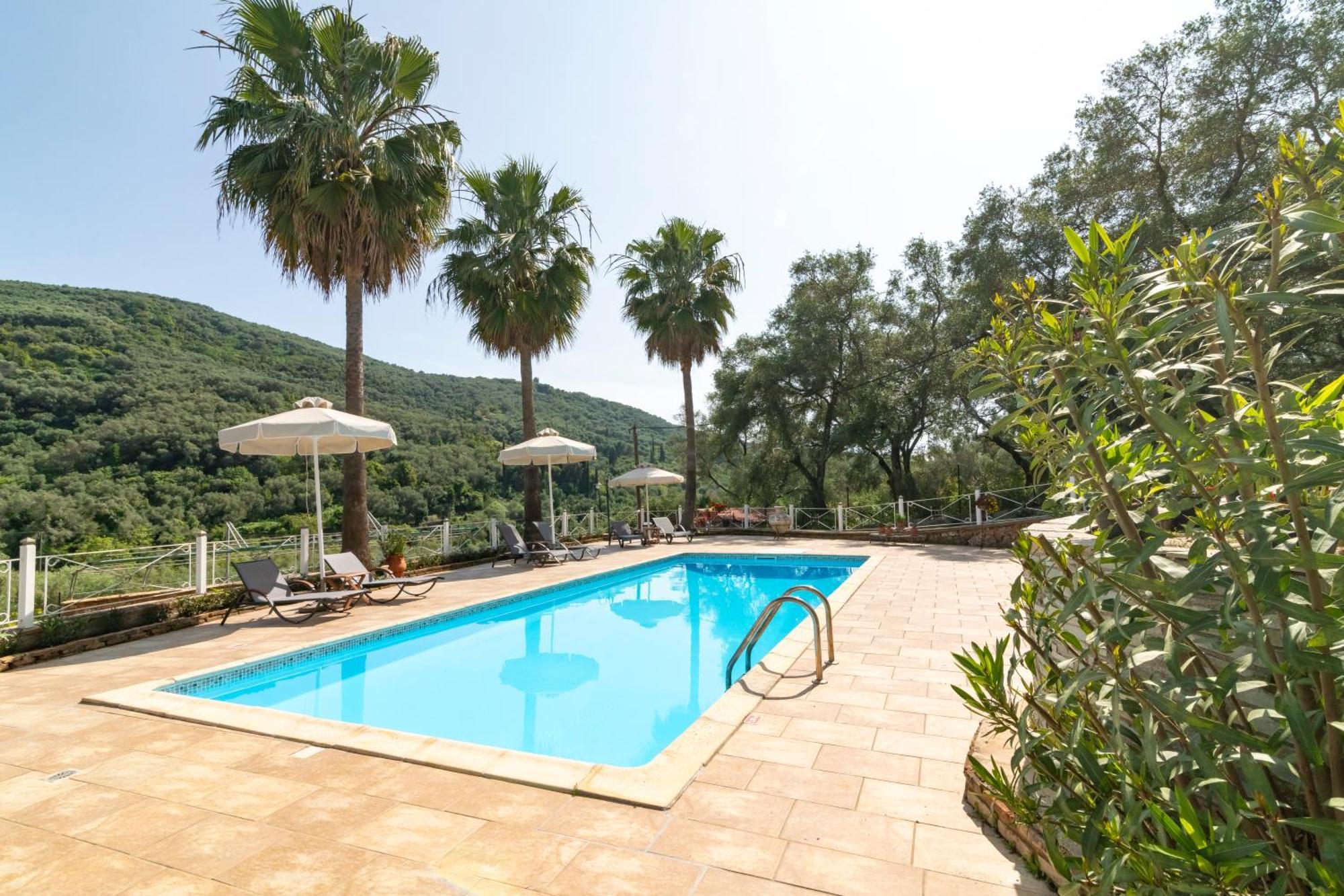 Aparthotel Golden Sun Parga Esterno foto