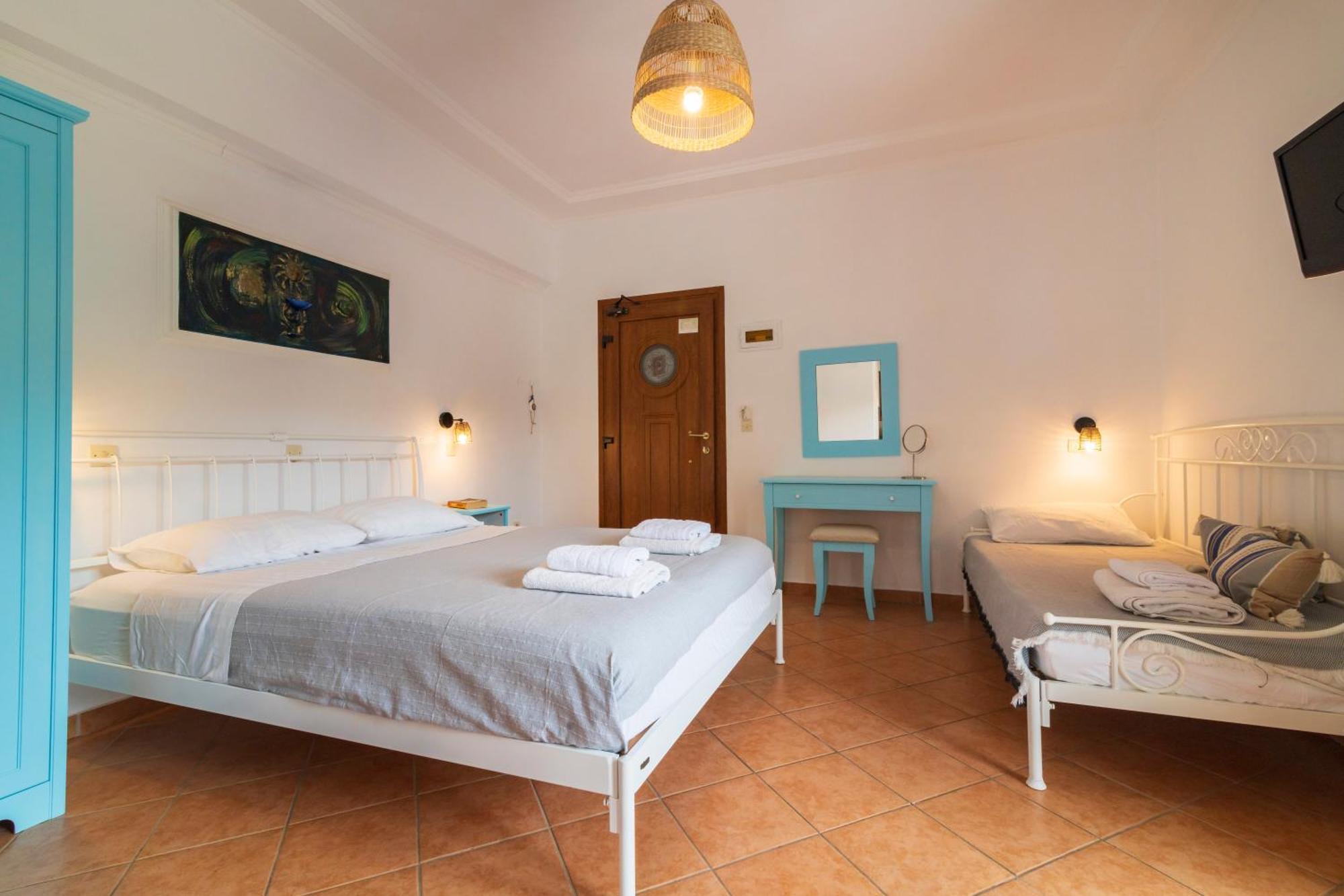 Aparthotel Golden Sun Parga Esterno foto