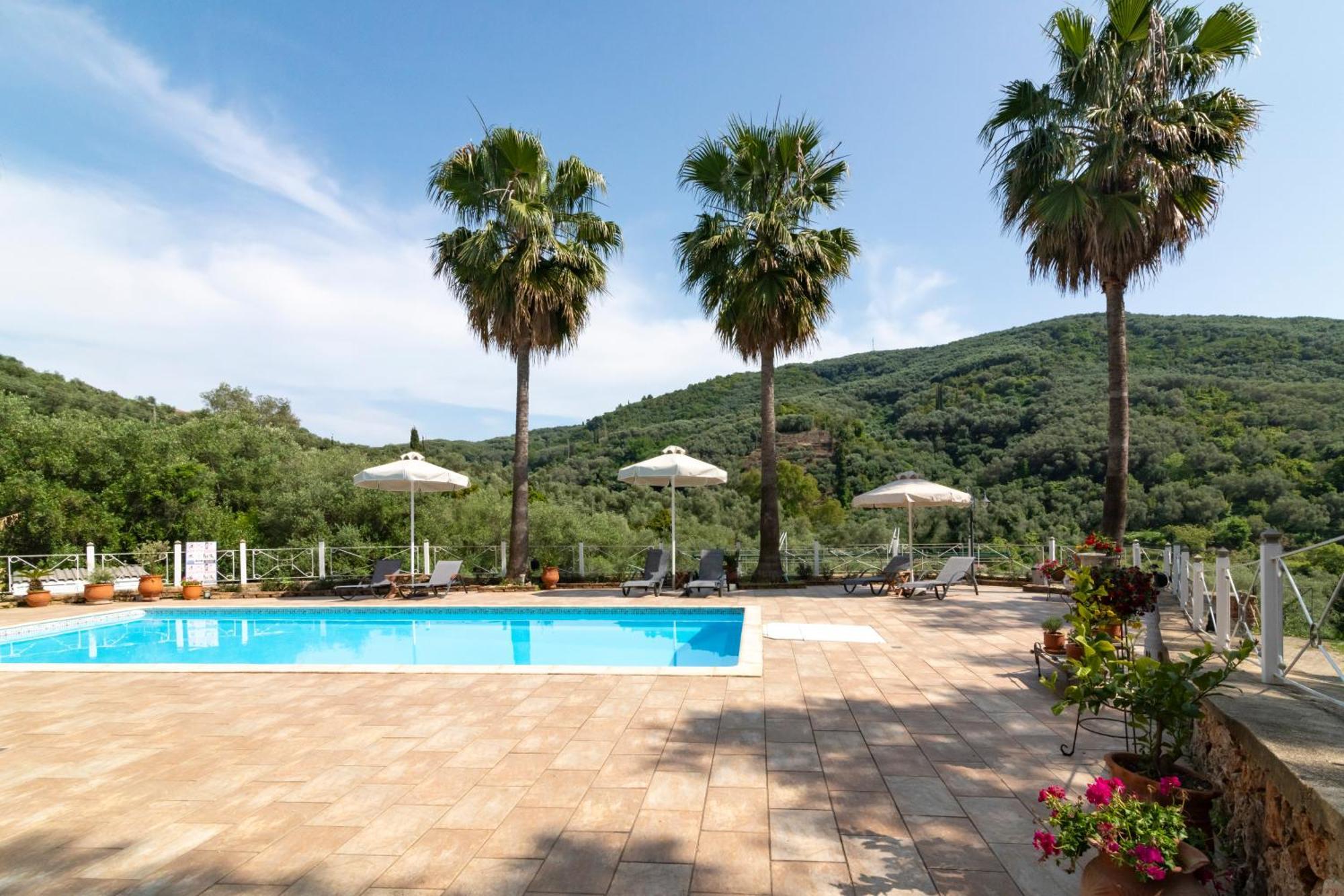 Aparthotel Golden Sun Parga Esterno foto